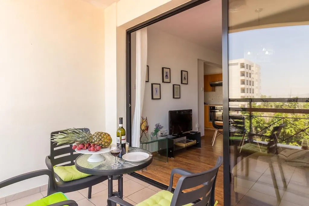 Mama Seaside Apartment Larnaca
